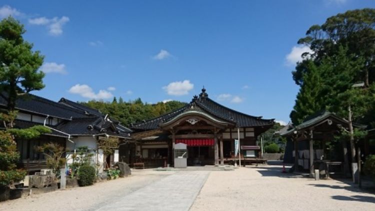 釘抜地蔵尊境内