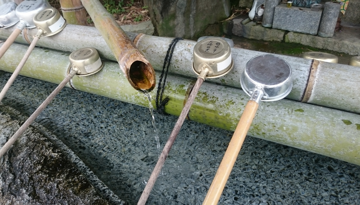 釘抜地蔵尊手水舎